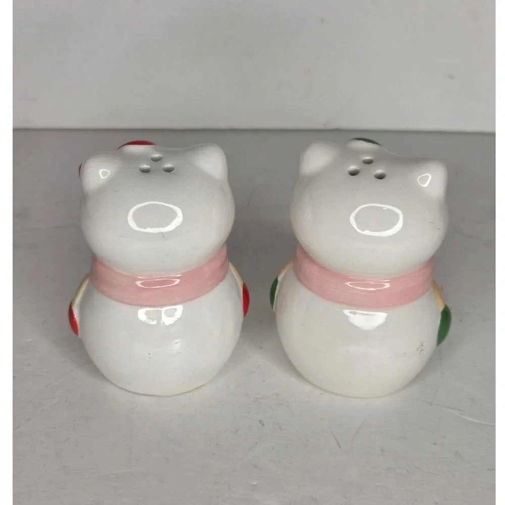 Sanrio Hello Kitty Snowman Salt and Pepper Shakers Holiday Ceramic Set Pink Bow